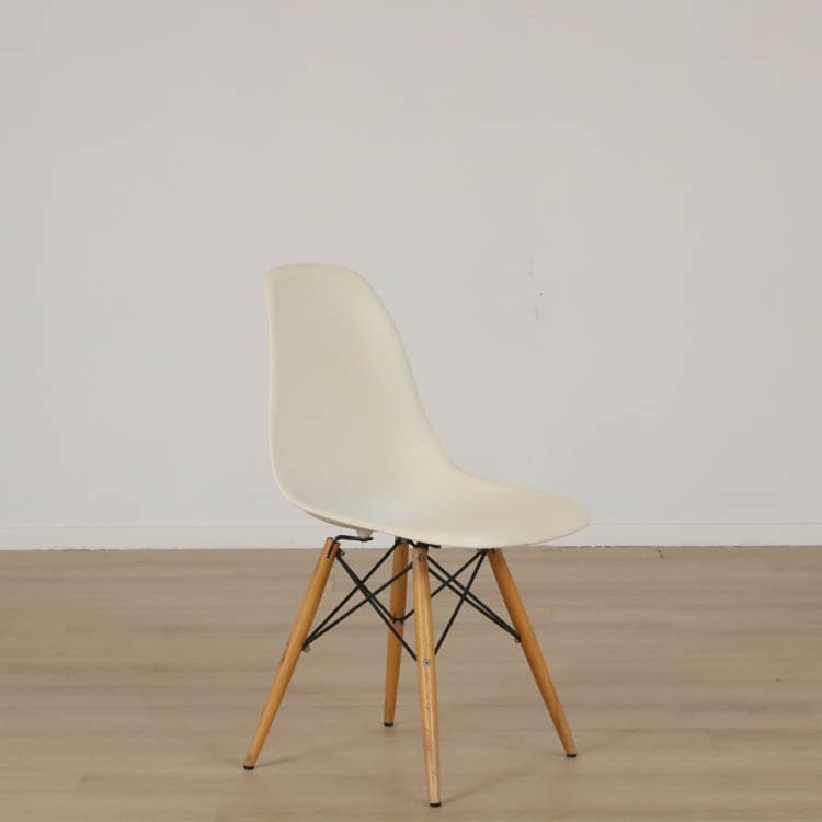 Caféstol Eames Plastic Chair - Vit