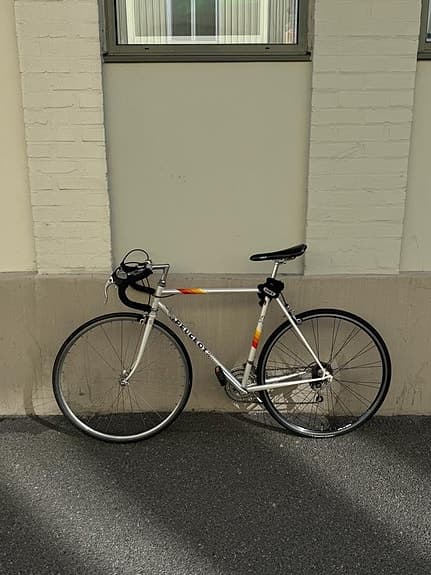 Vintage Peugeot 1980's racercykel i toppskick