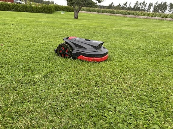 Robotklippare med AI-teknik appstyrd kabelfri