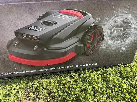 Robotklippare med AI-teknik appstyrd kabelfri