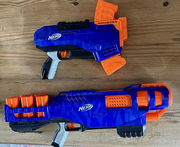 2 st Nerf Elite i Nyskick