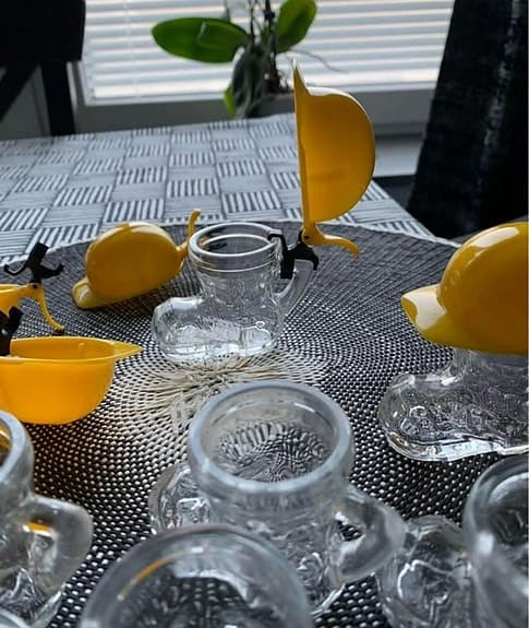 över 25 gamla Snapsglas med hjälm som lock
