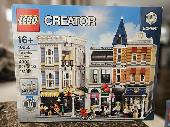 Lego 10255 Assembly Square