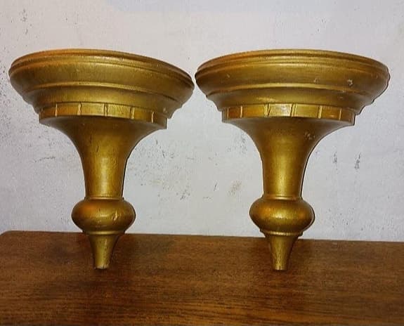 Väggkonsoler i massivt trä