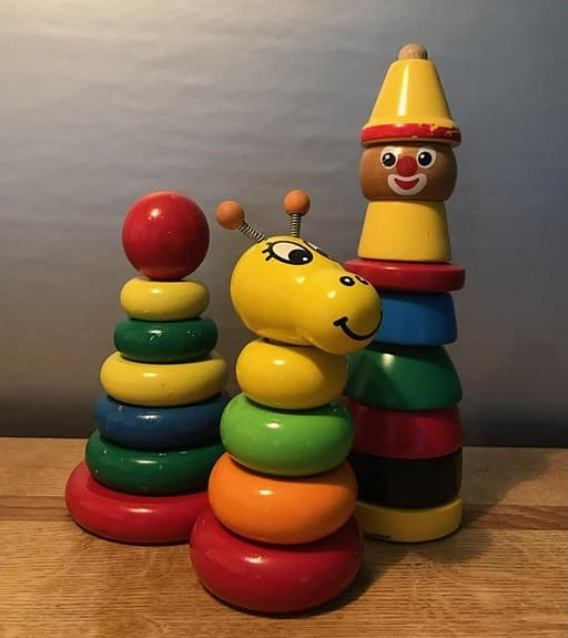 Stapelleksaker  i trä,  3 st för 500 kr