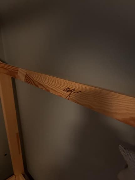 Barnsäng med husram och madrass