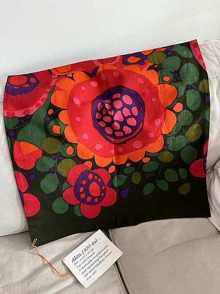 Påbörjad Kuddfodral 60x60 70-tal i nyskick !