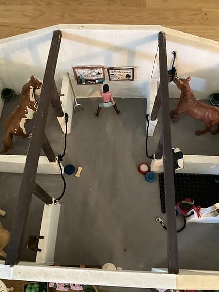 Stall med tillbehör från Schleich