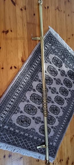 Vacker exklusiv, räfflad gardinstång 160 cm.