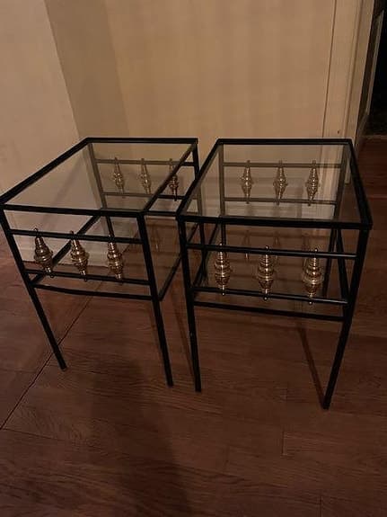 Sängbord eller soffbord svart metall, glas och mässing