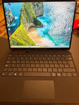 Microsoft Surface pro 9 (kan bytas mot Iphone 17 pro/max med mellanskillnad)