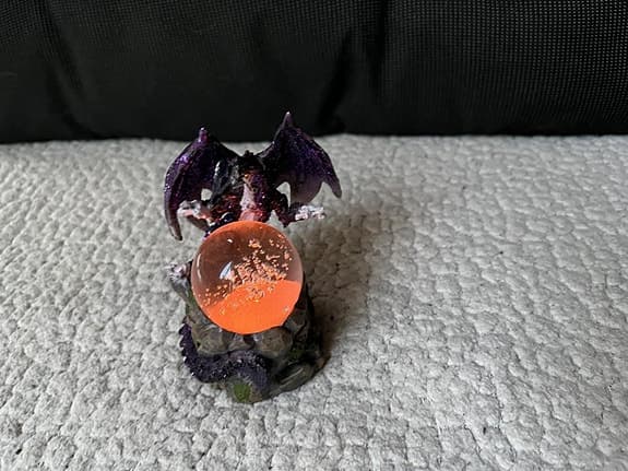 Drake 🐉 Lila 💜 Led lampa olika färger kommer upp i lampan fri frakt