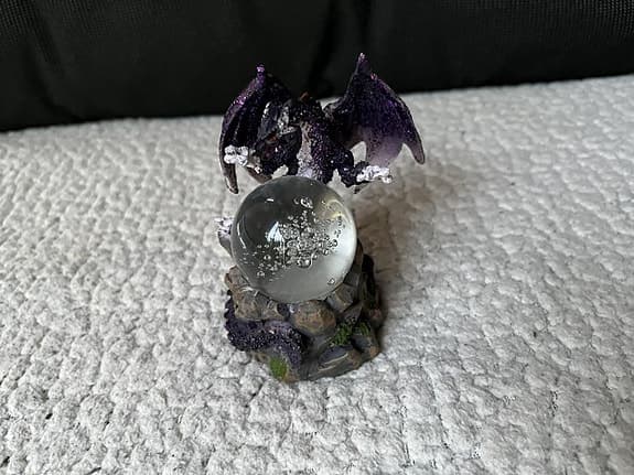 Drake 🐉 Lila 💜 Led lampa olika färger kommer upp i lampan fri frakt