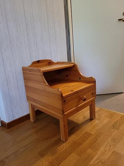 Sängbord  med låda