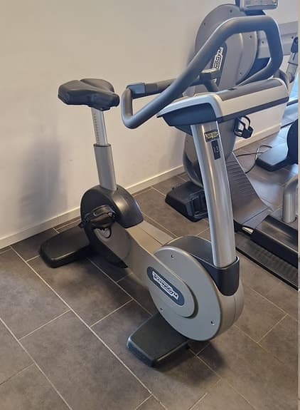 Hemmagymsgrejjer, spinningcykel, bänkpress mm