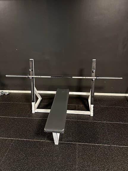 Hemmagymsgrejjer, spinningcykel, bänkpress mm