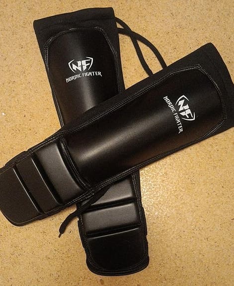 Benskydd  storlek (M)