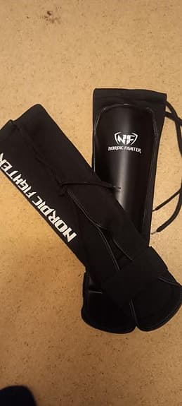 Benskydd  storlek (M)