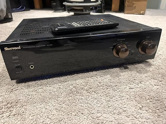 Sherwood AX-9R förstärkare med fjärrkontroll