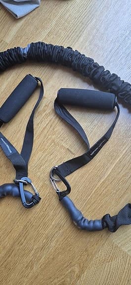 Träningsredskap elastiskt band med handtag