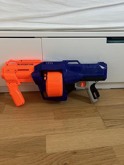 6 Nerf leksakspistoler + pilar