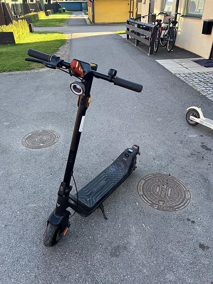Electric Kick Scooter NIU KQi3 Max