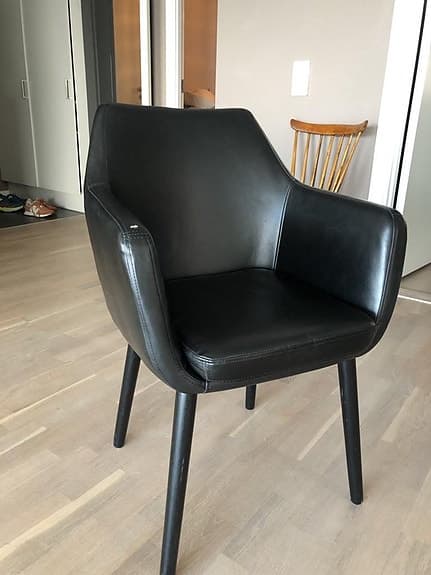 Holger svart karmastol