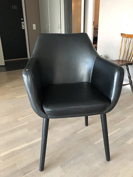 Holger svart karmastol