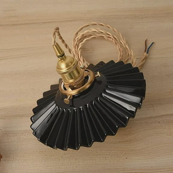 Taklampa i svart porslin