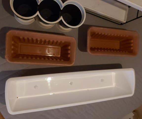 PLANTERINGSLÅDOR, ASKAR, INRE OCH YTTRE-KRUKOR FINT SKICK !!!