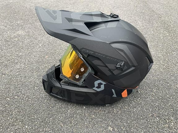 scooter / cross hjälm nyskick / moppe hjälm