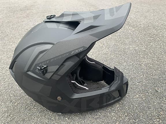 scooter / cross hjälm nyskick / moppe hjälm