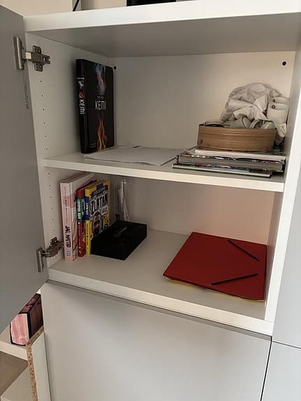 Ikea BESTÅ förvaring vit med ljusgrå luckor