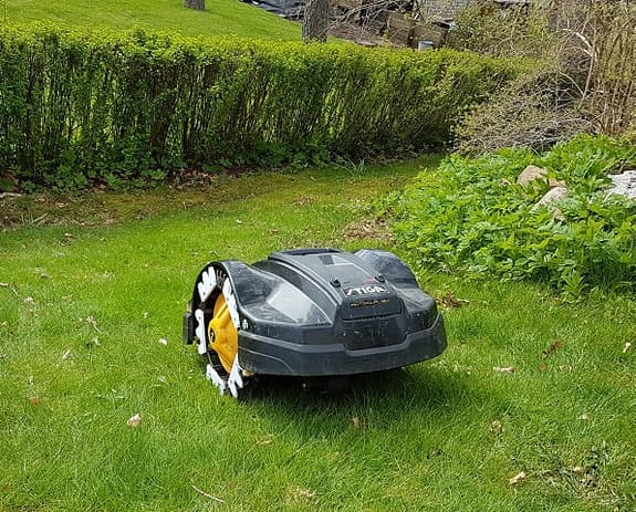 Stiga Autoclip 325 för svår terräng 3.000m2 29cm klippbre