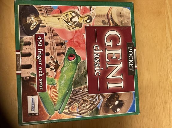 Sällskapsspel o frågebok: Geni Pocket, QUBE, låg barnstol, pussel ,leksaksbilar