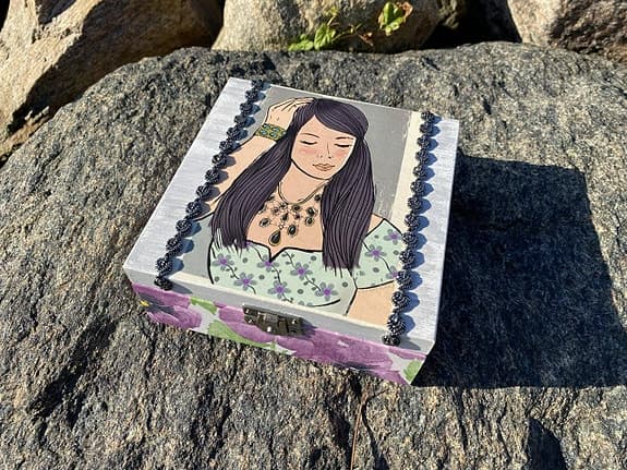 Dekorativ ask för smycken,