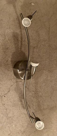 Spotlampa i silver – tre spotar + lågenergilampor