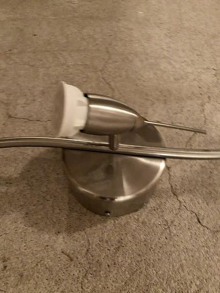 Spotlampa i silver – tre spotar + lågenergilampor