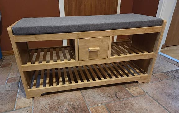 Bänk med skoförvaring
