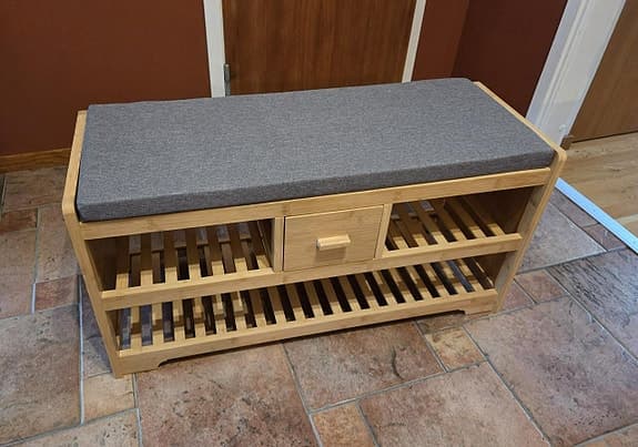 Bänk med skoförvaring