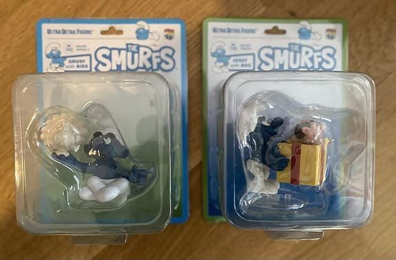 2 st. Ultrasmurfar - jokey med box + smurf/vit duva. Leksak!