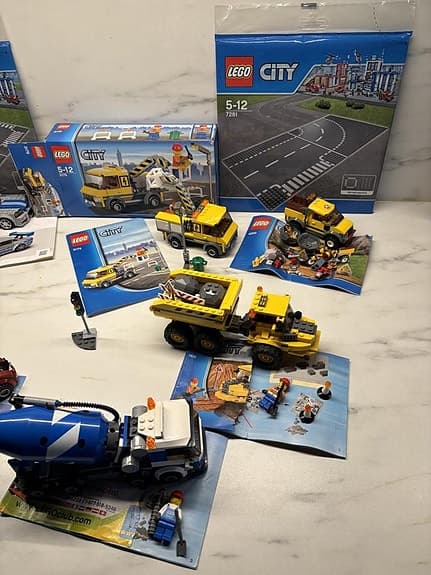 Lego City 7 bilar och nya plattor kompletta