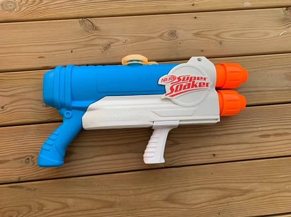 Säljer en vattenpistol