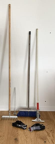 TRÄDGÅRDSREDSKAP -BALKONGVÄDRING-KRATTA-METALL M.M