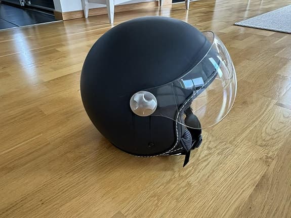 Hjälm med visir typ Vespa