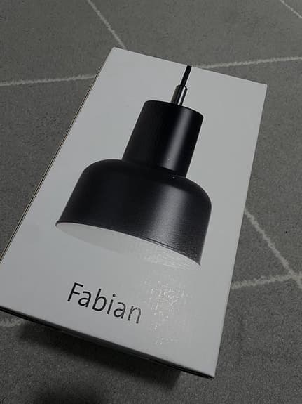 Fabian svart taklampa.