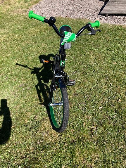 18 tums barncykel -nästan som ny