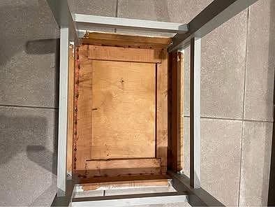 Riktigt gammal pall i trä - m tygsits! Stabil, originaltyg!