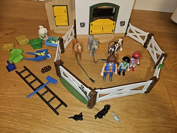 Playmobil stall med tillbehör