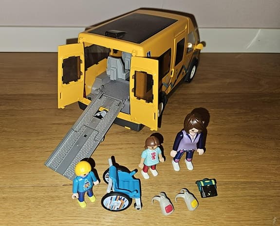 Playmobil skolbuss med tillbehör